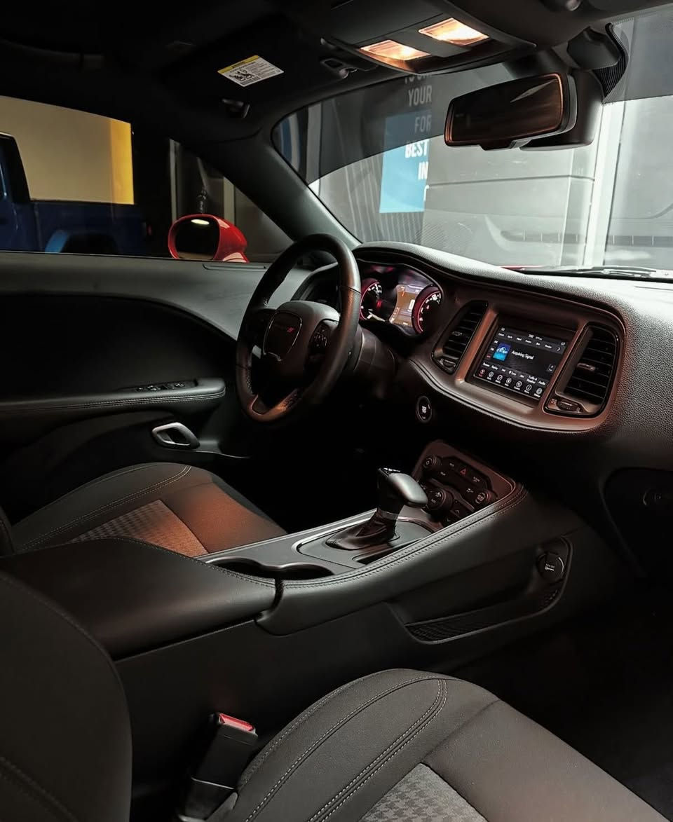 جالنجر 2023 sxt
محرك 3600 
ماشيه 5000 mil
دخولها جديد رقمها سليمانيه جديده بمعنى الكلمه حادثها دعاميه اماميه بدون ايرباك سياره حيل جديده مابيها دينار مصرف 
مكانها بغداد 
السعر 25800 $ بيها مجال بسيط 
مكانها بغداد 
***********
