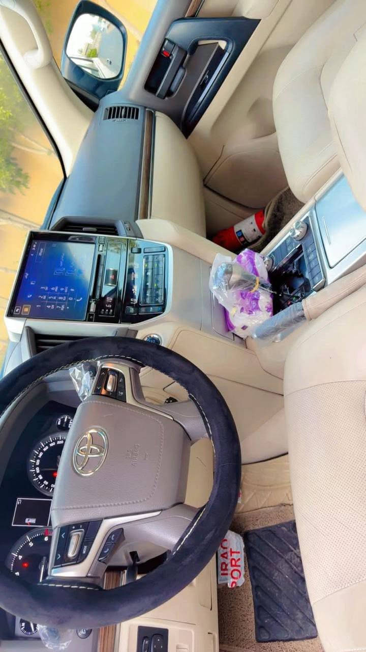 لاندكروز ٢٠١٩ كراند تورنك
السلام عليكم عندي لاندكروز ٢٠١٩ كراند تورنك بغداد للبيع
اللون اسود
رقم بغداد مشروع وطني
كشنات جلد
سلايد
محرك ٦ سلندر
كراسي كهرباء السايق واللي بصف السايق
الصندوك كهرباء
حساسات امامي خلفي
كاميرا
نظام تزحلق
ماشية ١٤٩ الف
ومواصفات هواية بعد
السيارة مصبوغة صفحة اليسار بسبب حادث وصورة الحادث موجودة
السيارة رايدهه ب٤١ 
مكان السيارة بغداد اليرموك
***********
