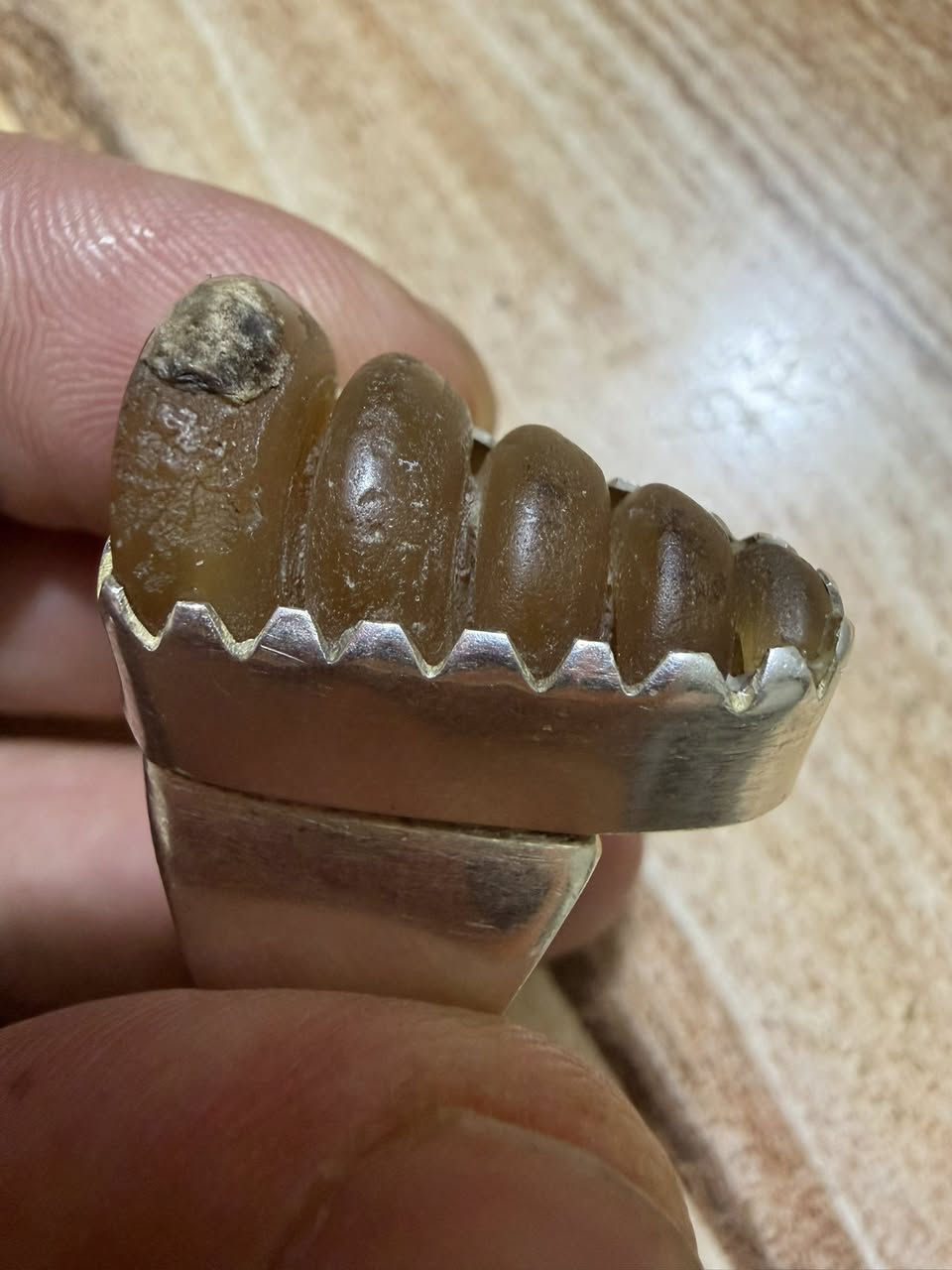 السلام عليكم
لعشاق النوادر للبيع فقط خاتم لوي نباعي ٥ لويات عسلي شفاف مگشر وصافي  

فضة ثقيلة صياغة يدوية

شراي يتصل 

للأتصال ***********
