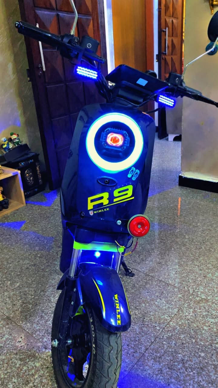 دراجة شحن R9 جديد باتريات راح يصير شهر تقريباً مبدلهن جدد يعني ماشي 13.200 km يعني جديده مابيه اي نقص كلها بلادي كلشي ما مبدل بيها فقط باتريات جدد واقوه شلعه ومعدل شرط كدامك الدراجه السعر 525 بيها مجال حك الجيه استفسار اكثر راسلني خاص او على الرقم ***********
