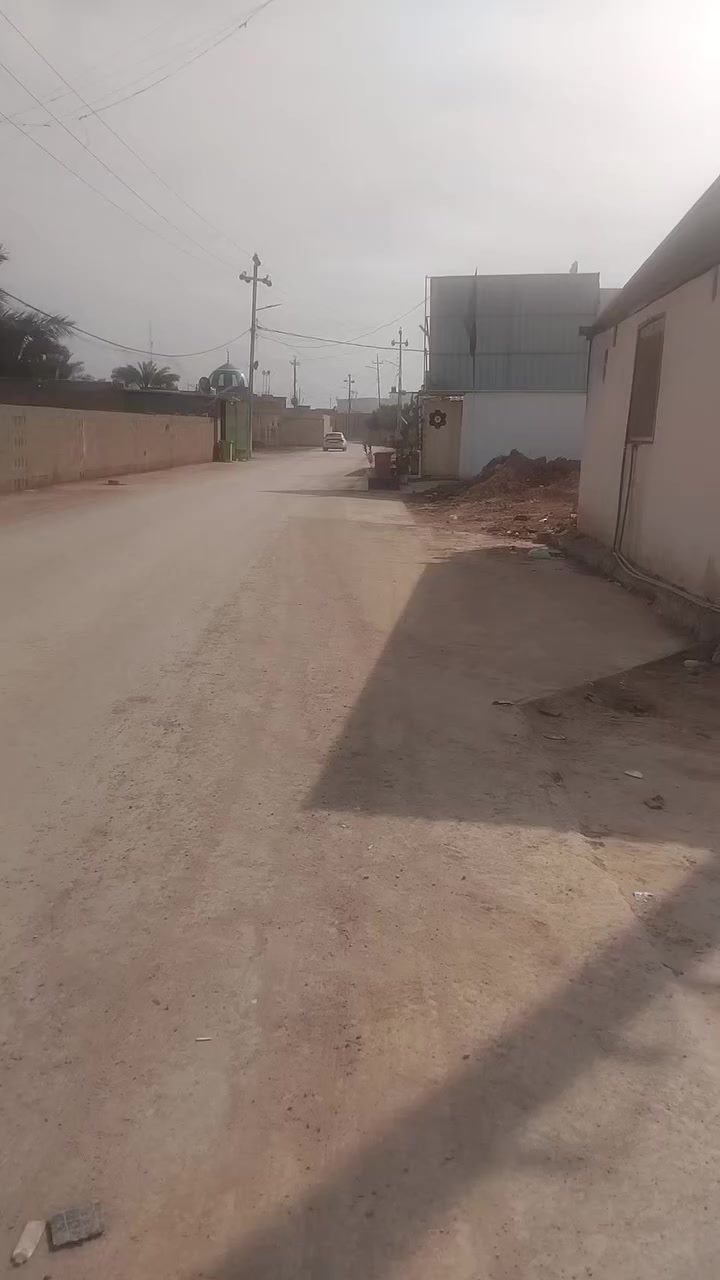 السلام عليكم قطعة أرض للبيع المساحه ٤٠٠متر خدمات درجه أولى وإذا تريد ٢٠٠متر هم أبيع سعر القطعه ٢٠٠ ب٢٧ واذا ٤٠٠متر ب٥٣  للتفاصيل أكثر أتصل على *********** او ***********
