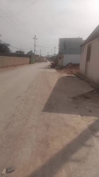 قطعة أرض للبيع المساحه ٤٠٠متر خدمات درجه أولى وإذا تريد ٢٠٠متر هم أبيع...