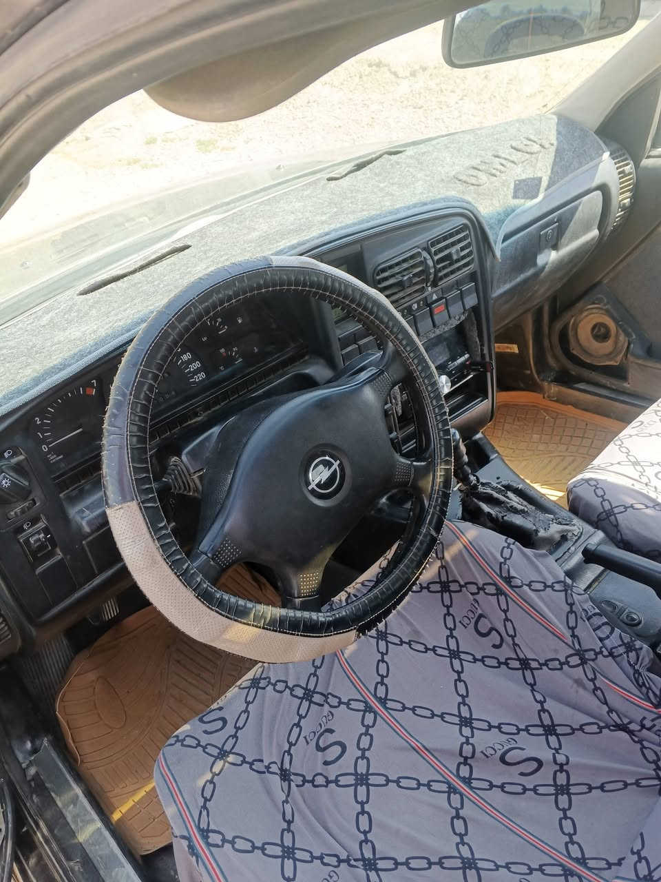 اسم سياره ابول وميكه
الكهربايات كله شغاله وسنتر لگ ريمون 
سنويه جديده 31و محرك 2000 ابلادي 
هزه جديده وگير عادي و الكيجات كله شغاله 
السعر 33بيه مجال بسيط والمكان الانبار رمادي 
هذه الرقم  الاستفسار ***********
