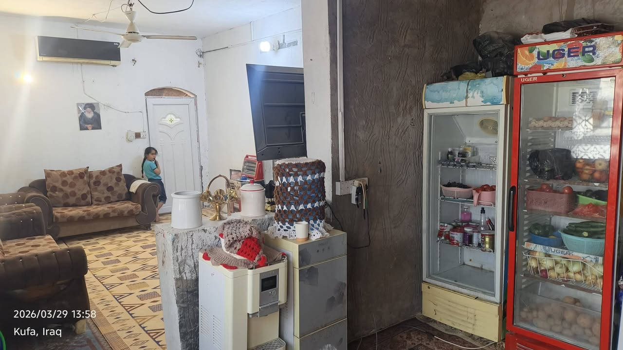 دار للبيع زراعي سند 25 اقرار محكمة المساحة 140م مربع يحتوي على غرفتين وصالة واستقبال ومطبخ حار وتخاريج  سقف عكادة  ماعدا الغرف الجوة ثنينهن سقف ساندويج وحدة من الغرف تصلح تستخدم ك مطبخ بيها ماي ومجري سنك  المكان علوة الفحل بداية  شارع معمل الموز الفرع يربط شارع معمل الموز وشارع العلوة الرئيسي  السعر 32    (***********)
