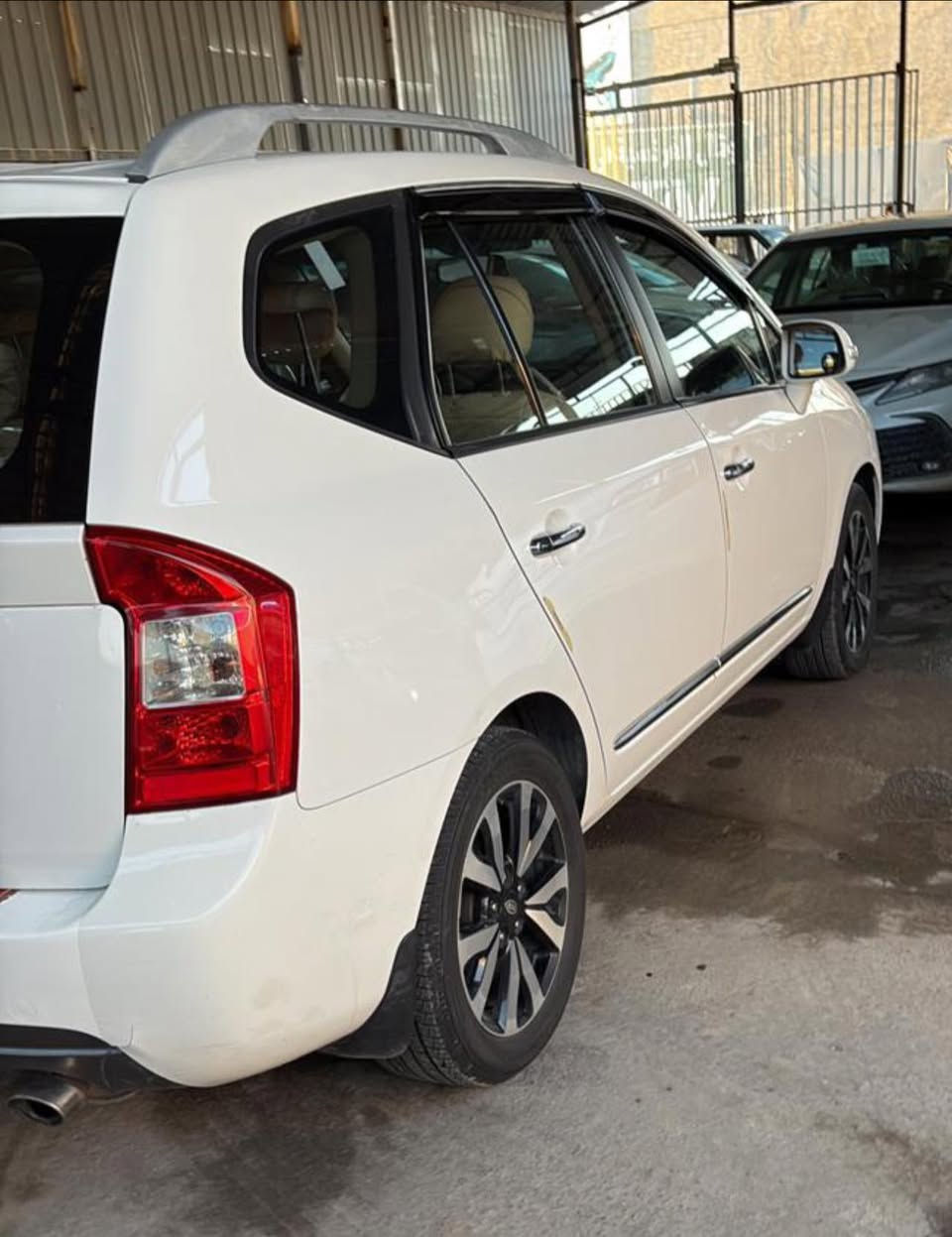 #kia كيا كارنز خليجي 2013
😊🍁🍁😊
بدون صبغ بدون حادث ☺️
محرك وكير مكفولات 
ماشيه 240 الف 
سقف سلايت 
سنويه 2027
مكانها 📍كركوك 
رقم صاحبها 
***********
ادخل للبيج بي سيارات معروضه 

🟥سعر ✍️👈🔥في التعليق يتم الرد فورا🔥🫡

🟥سعر $ ✍️👈🔥 لە کۆمێنت بنوسە یەکسەر وەڵام 
دەدەیتەوە🫡
———————————
بيع السيارات :: CARS#
👆👆👆👆
لعرض. سيارتك على الصفحه مراسلتنا واتساب

#للبيع - #سيارات - #معارض  - #معرض - #سياره
