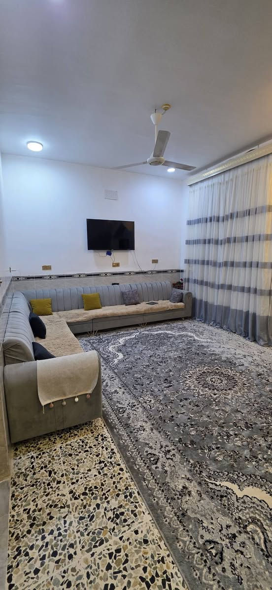 بسم الله إعلان بيت للبيع الرمادي الطاش الأولى مقابيل جامعه الانبار قرب حي الأساتذة التأميم بيناتهن سكه القطار المساحه ٢١٠ نوع العقار طابو صرف تحويل مباشر نوع البناء حجر الطابق الاول الثاني طابوق احمر يحتوي الدار على ٥غرف نوم ٢غرفه نوم طابق الأول ٣غرف نوم الطابق الثاني نقص بس الارضيه لطابق الثاني علمآ الطابق الثاني بي حمام عدد ٢ نظام الرباط رفت مجاري عماره ولارضيه كاشي درجه اولى نوع الشبابيك بيبسي دبل جام البوب خشب حطاطه عرض الشارع ١٠متر السعر ١٤٠ مليون مع الأثاث أستفسار أكثر ***********
