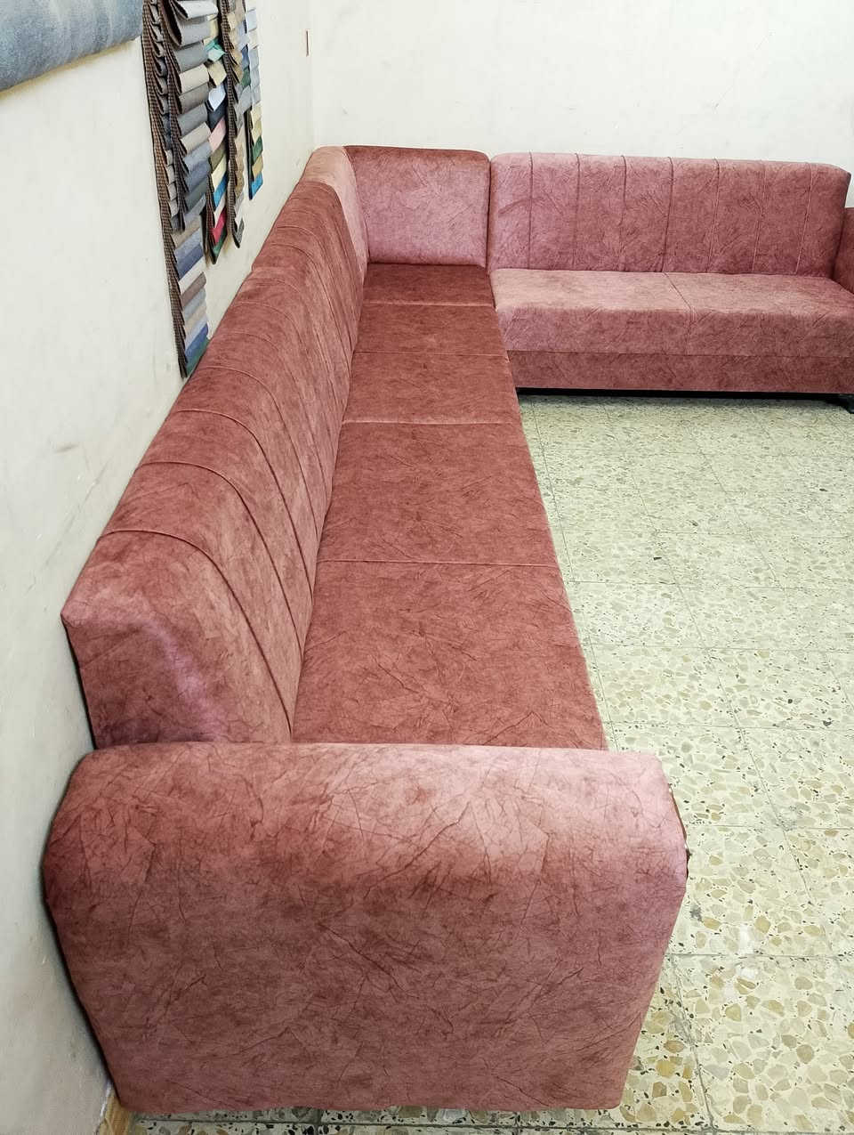 ديوان ٩ مقاعد للبيع نضيف جدا بدون اي ضرر قماش جديد ممستخدم درجه مرمري هولندي سفنج ضغط خشب بلوك جام روسي السعر ٢٨٥ بي مجال بصيط مكان بغداد اي استفسار عالخاص موجود توصيل بكروة رقم ***********
