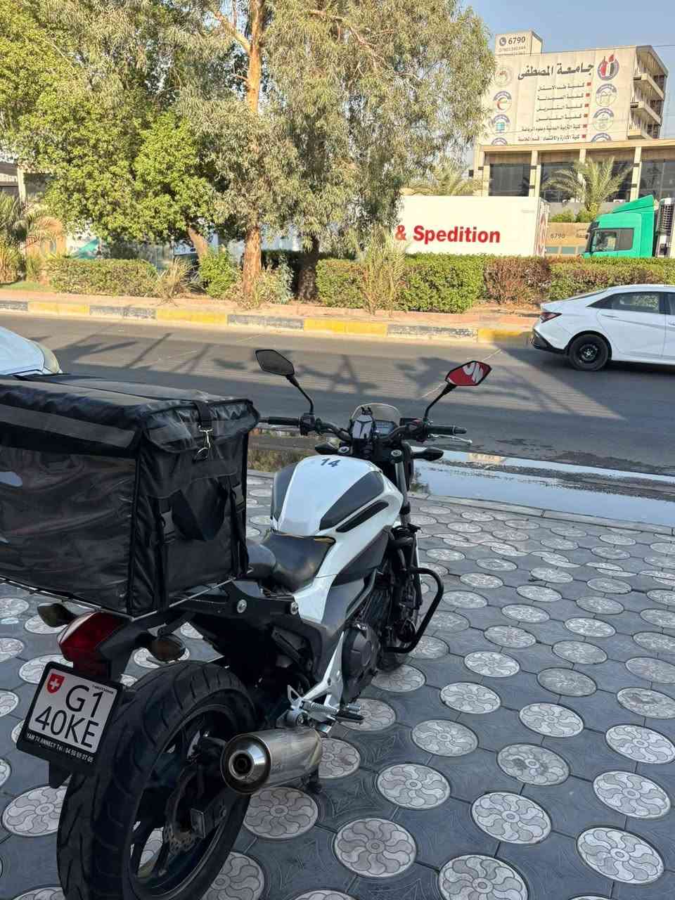 السلام عليكم 
جمعه مباركه 
Honda n700 2012 
ماشيه ٣٩ الف. كيلو قابل للزيادة 
دراجه مكينه ٧٠٠.  ٢ بستم. نوزل 
دراجه بحاله وكاله كلشي مامفتوح بيه
كهربائيات ومكانيك كله شغال وكفاله 
عليه تزويد درع مكينه اسفل وسيبايه وسطيه اصليه وليس عمل تاير خلفي مقاس ١٨٠. دنلوب 
دراجه مال بيت طارش بشهر ١ ماخذيه وجانت ماشيه ٣٠ الف 
دسكات خلفي امامي جدد 
دهن كله موتل 
بانزين كله عادي (النجاه بلصدق )
اقتصاديه كلش. لتر واحد يمشي ١٥ كيلو 
شباب خادمك. لابيع مستعجل (سوالف قفاص وتلكاه اغلى من الوكاله )
ولاسعر خاص 
السعر ٣ مليون وقابل لتفاوض بشي قليل 
بغداد الكرخ 
***********
*فقط مكاتبه ومنفيست ورقه وحده
