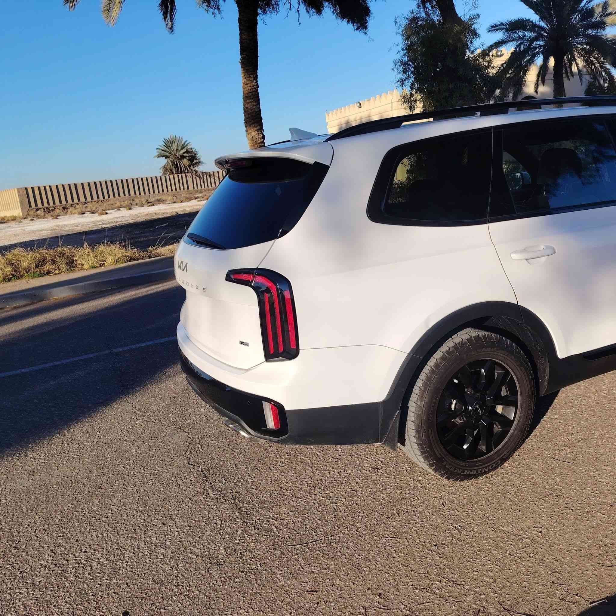 تولارايد وارد امريكي موديل 24
ماشية 6800
١. فول مواصفات 1/1 X Pro
٢. فتحات سقف عدد 2
 ٣. تدفئة تبريد في الكشن
 ٤.كاميرات عدد ٥، 360 درجة
٥.جنطة كهربائية
وبعد هواي مواصفات.... 
 حادثها جدا بسيط لا براكيت ولا بدنه  وصور الحادث مرفق في الصور
السعر 360 ورقة
للاستفسار ***********
غير متواجد على الفيس
