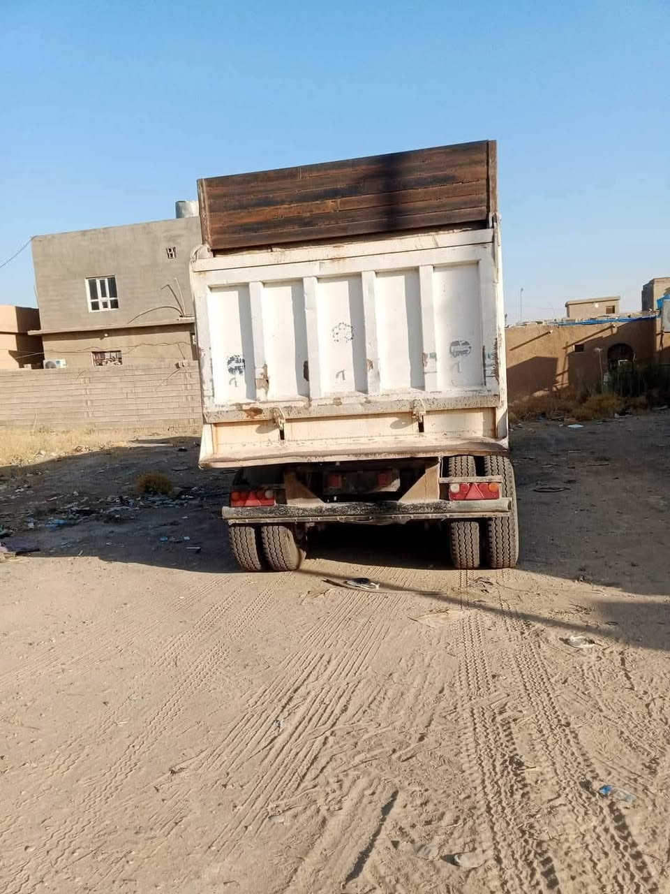 سلام عليكم بودي نساف البيع مكفول ذرعه 23متر 4دناكير بلادي جاهز كهربا وبريك تدكيرين2رفاع جاهز علا الشقل السعر 100وبيه مجال لاشراي***********
