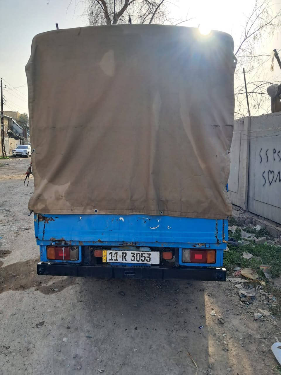 السلام عليكم شباب كيا حمل موديل ١٩٩٤ رقم بغداد انكليزي للبيع
شرط التحويل تك قمارة بغداد التاجيات 

رقم صاحب السيارة( *********** )
