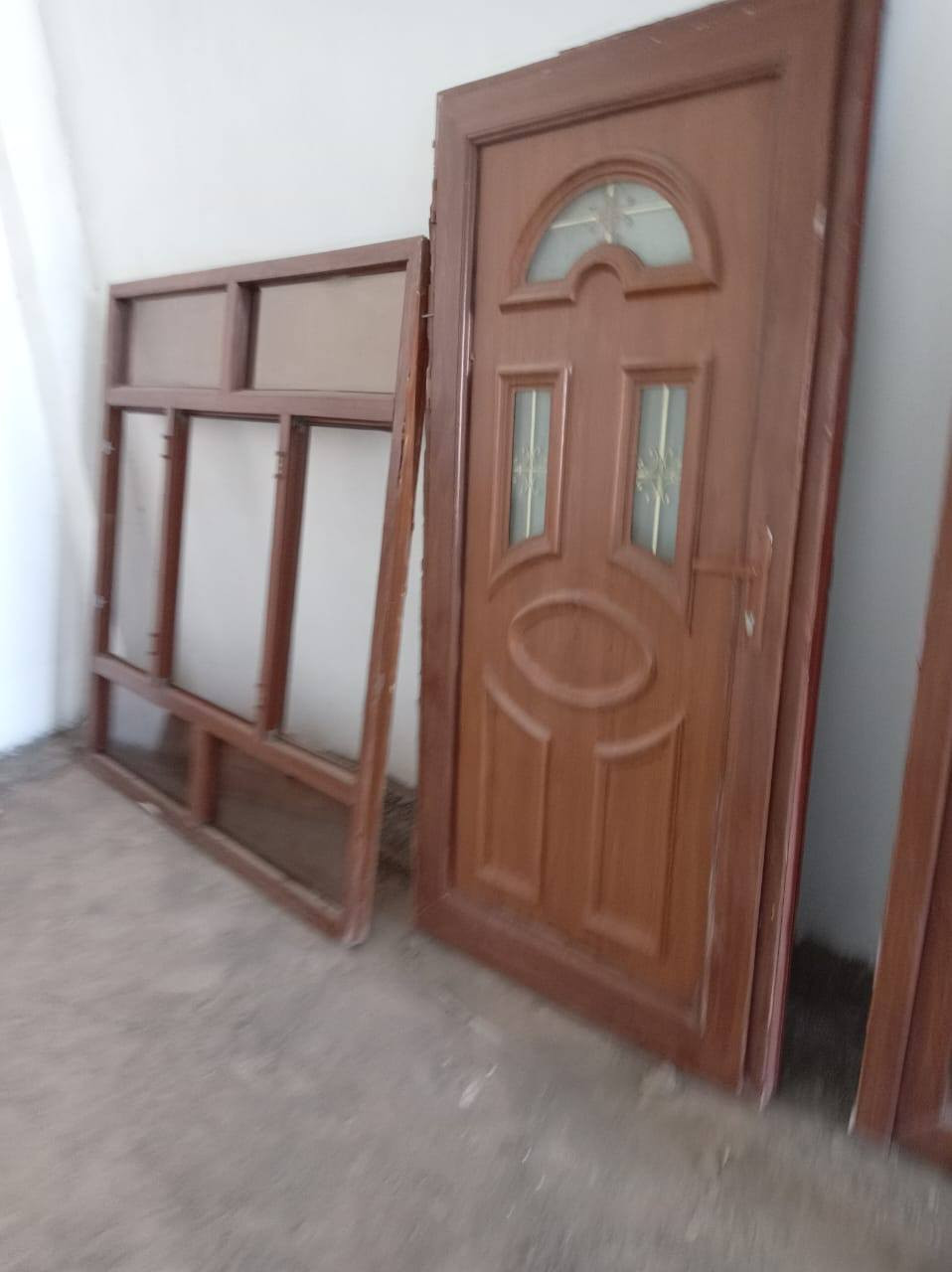 سلام عليكم بيبان وشبابيك مستعمل  للبيع مكان ديالى اتصل على الرقم***********
