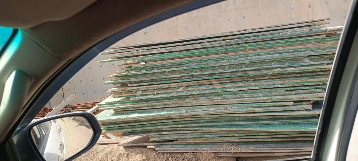 سلام عليكم سير 10×10 للبيع طولة 4 متر 30 مكعب وبلايود ستندر 200 قطعة كلة دكة وحدة نضيف مكاني بغداد للستفسار ***********
