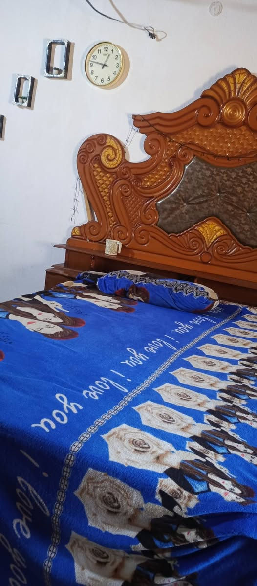 خشاب اخو الجديد للبيع السعر 700 وبي مجال  مكاني ديالى الخالص الأطراف رقم الهاتف  ***********
