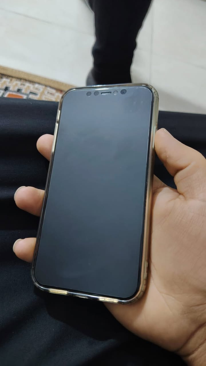 السلام عليكم
ايفون 11 عادي 
الجهاز نضافته ٩٠٪؜ بسه سلوغ قليله كلش مامبينات 
الجهاز مبدل شاشه اصليه مو وكاله بس اصليه والضهر مكسور اما الباقي كفال 
ذ ١٢٨
ب٧٧٪؜
كارتونه وياه 
سعره ٢٧٥ وبي مجال 
العماره حي العسكري 
***********
