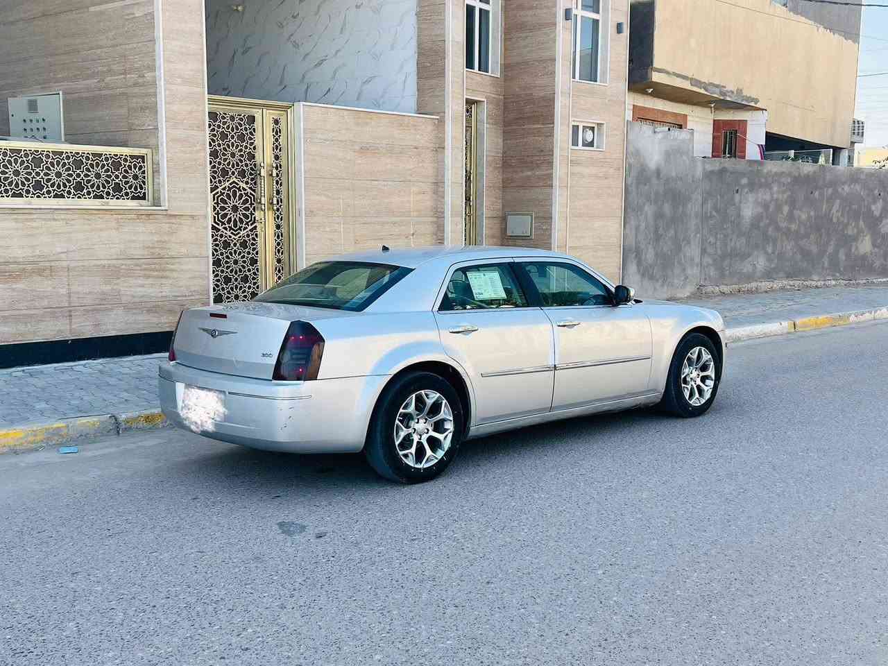 سلام عليكم ورحمة الله وبركاته لبيع فقط وبامه مديل 2008رقم بصره مشروع وطني
مكينه 3500
السياره وارد كندي كفاله من الضربه وتبديل وصبغ ماعده جاملق امامي بدون فتح السونار بل منشور 
جاهز من حداده تخم تاير ويل 18عنكبوت 
لايت زنون اصلي 
شاشه قلاب السياره كلش حلووو اوجاهز مال جناي 
السعر 112اوبيه مجال لشراي مكان السياره بصره قضاء المدينه ***********
***********
