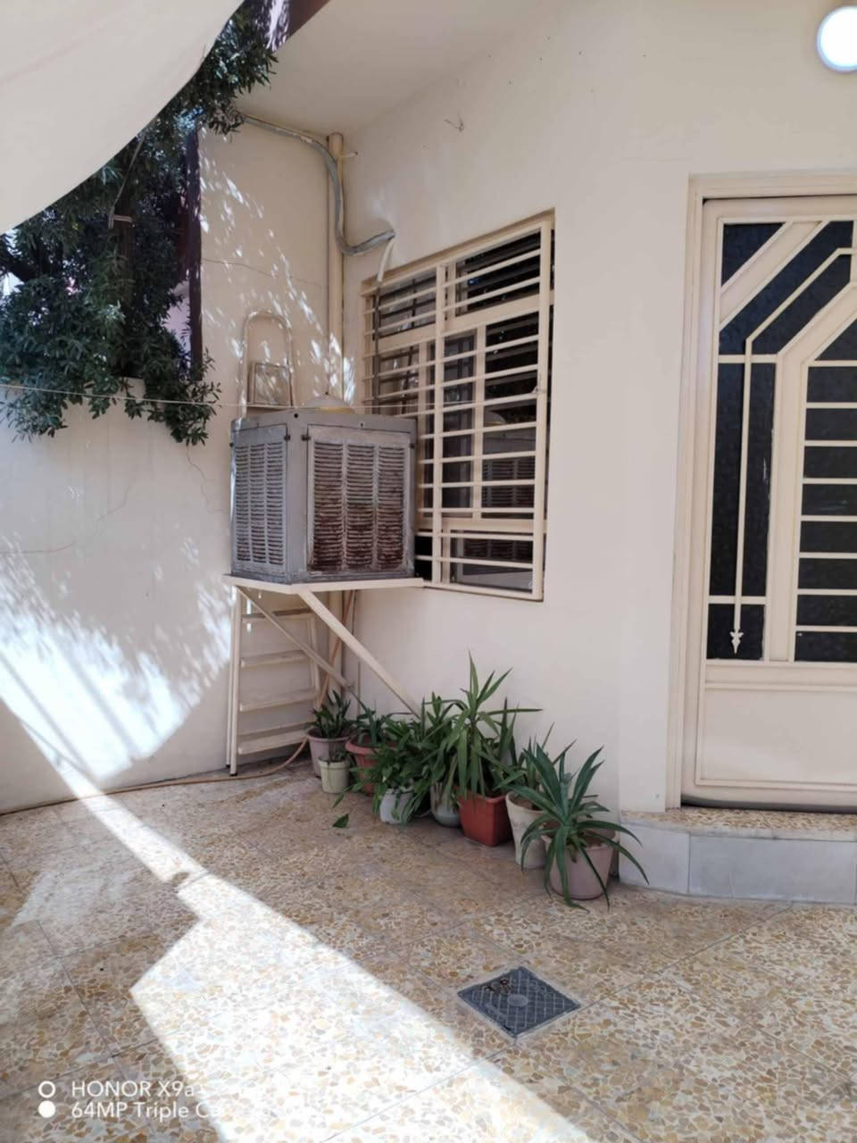 🔹دار للبيع في حي #الميثاق🔹
- مساحة الدار : 100 متر واجهة 5 متر
- شارع تبليط
- بناء حديث 
- سند طابو 

🏠 تفاصيل الدار :- 
طابق واحد :غرفة نوم، هول، مطبخ ، استقبال، صحيات ، كراج  
_______________________________________________
للاستفسار:- 
***********
*********** 
مراجعة مكتب بيت الحضارة للعقار:
 عنوان المكتب سايدين حي الوحدة قرب مول سانكو 2
