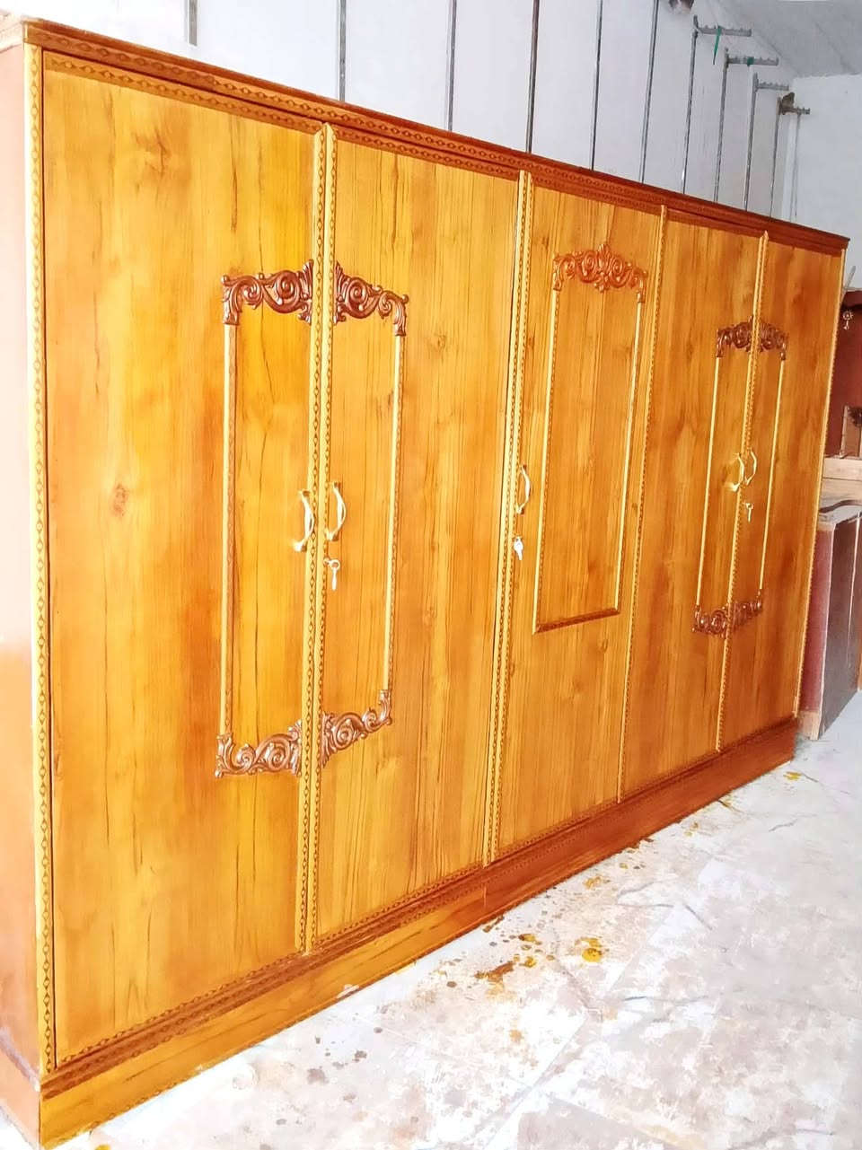 كنتور مستعمل خمس ابواب تسكام للبيع يوجد خدمة توصيل ***********
