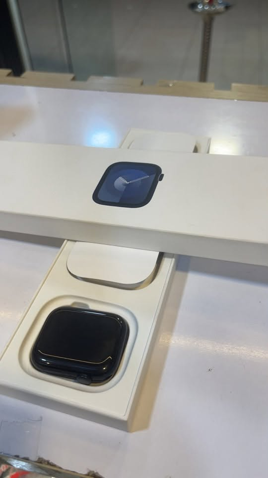ساعه أبل ⌚️Apple Watch Series 9
لون اسود 

 جيل  9🔥🔥

حجم  45 ⛩️

ذاكرة 6️⃣4️⃣. 💾

 بطاريه  93🔋

نظافه  1️⃣0️⃣0️⃣💯💯

 كارتون سير وشحن اصلي 👉👉

العنوان بغداد الدوره 

رقم الهاتف *********** 

السعر 275
