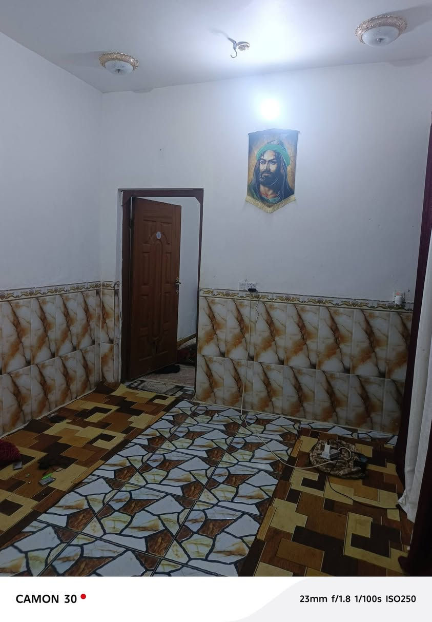 بيت للبيع حي الكوفه مساحته 100متر فرع المولد تفاصيل البيت استقبال مطبخ صاله غرفه والطابق الثاني غرفه. كافه الخدمات ماي كهرباء نت ضوىي. مقابيل سعد ابو المحل مباشرةة. للاتصال او وتساب للاتصال ***********.
