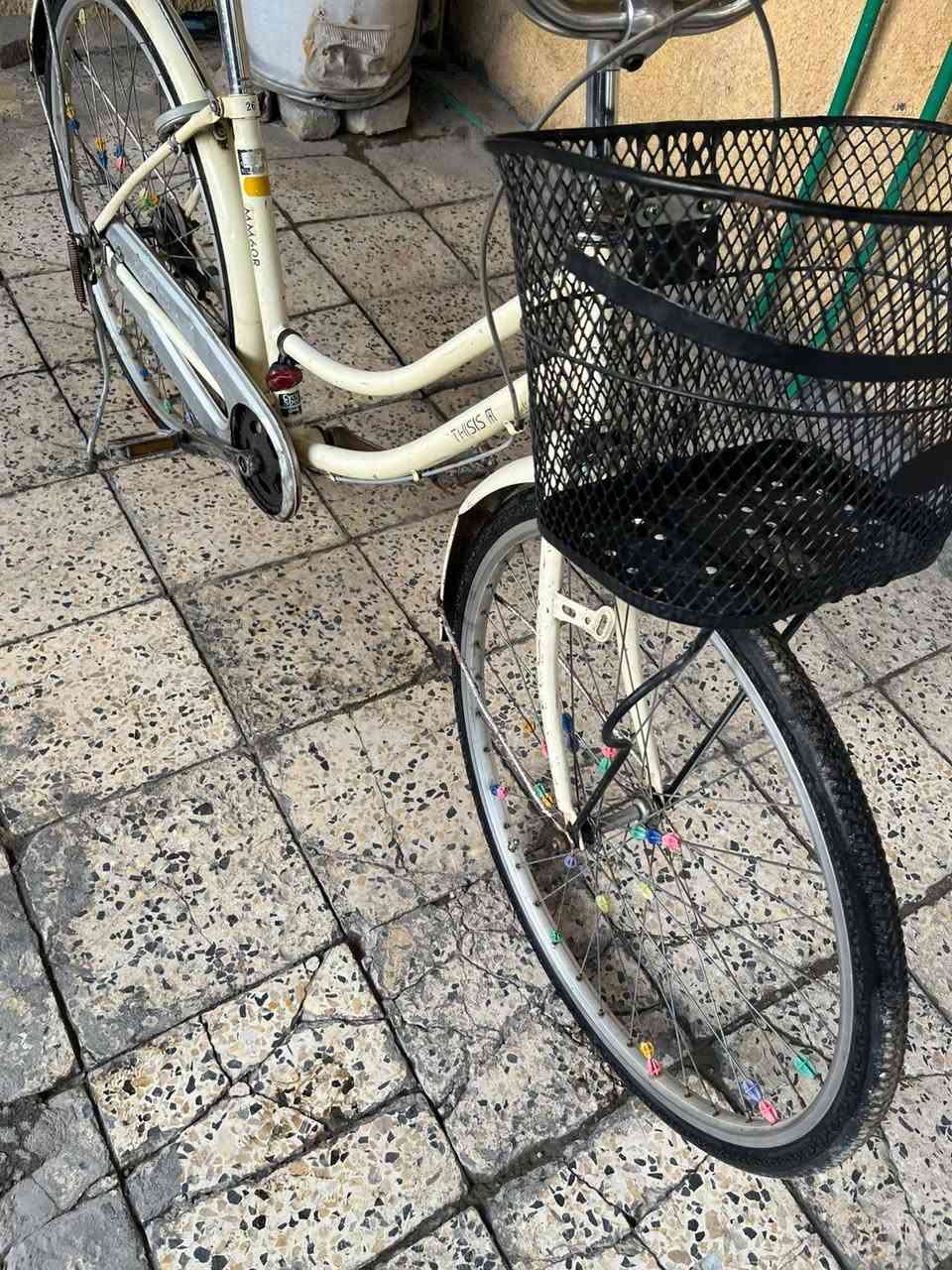 السلام عليكم بايسكل للبيع بناتي حجم26 نضيف العنوان بغداد البياع الشرطة الخامسة التواصل السعر60وبي مجال (***********)
