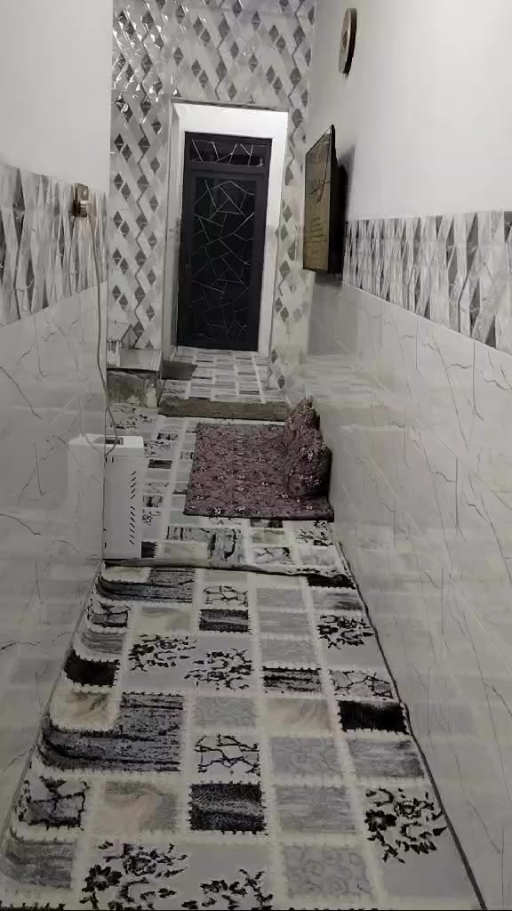 بيت للبيع …
عنوان البيت حي الصحفيين تقطيع جديد
خلف محتطة تاج نينوى
١٠٠ متر 
غرفه وصاله وهول ومطبخ حمام تواليت داخلي غربي وخارجي بيت بناء حديثه ملو سيراميك نقوصاته فقط سقوف ثانوية ماكامله👉
سعر 80 قابل للتفاوض
للاستفسار على الرقم صاحب الدار
***********
