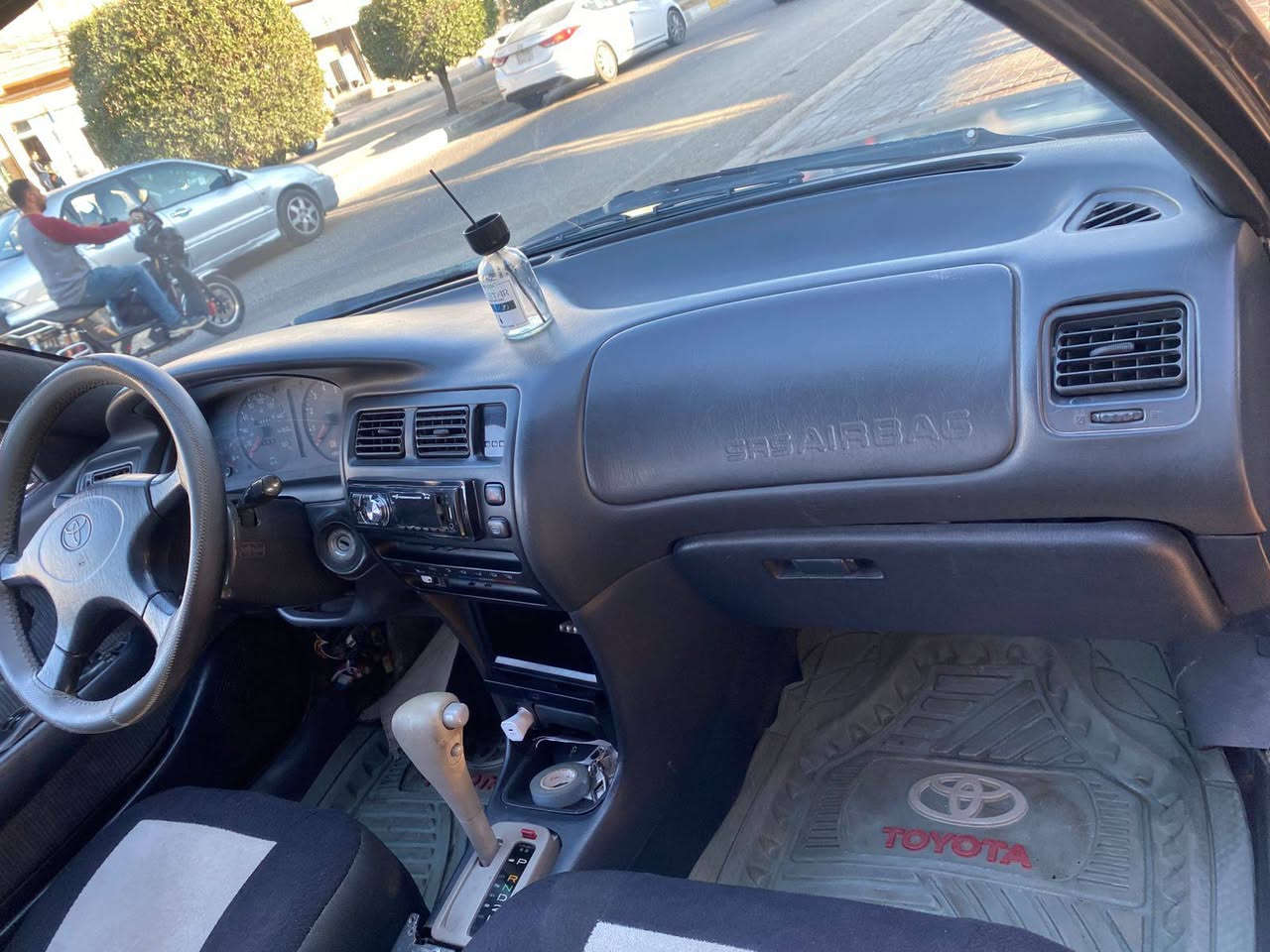 للبيع كورلا ستيشن موديل ٩٣ رقم انبار مشروع وطني سنويه ٢٨ تحويل مباشر ثاني يوم  سياره حلوه ونضيفه كير اوتوماتيك ومحركة ١٨٠٠ المرغوب مكفولات ميكانيكيه وحداديه سنتر لك سياره كامله من كلشي منضومه زنون غرفته نضيفه سياره مال جناي السعر
٤٢ العنوان الانبار الفلوجه غير متواجد على الفيس اتصل على الرقم موبايل مباشر 
***********
