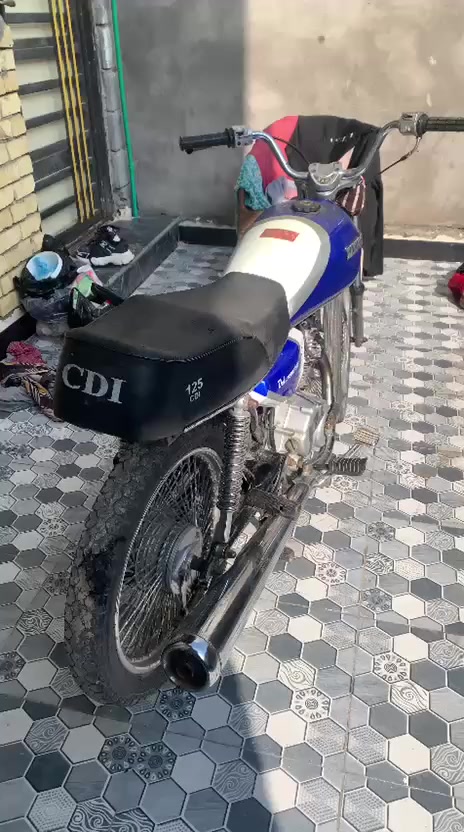 سلام عليكم دراجه ايراني نضيفه كلشيء ما بيه مكينه ابد ولا مره مفتوحه السعر 400  الدراجه ادوات اكفلك من السرقه مكان بصره قبله حي المهندسين تواصل وتساب ***********
