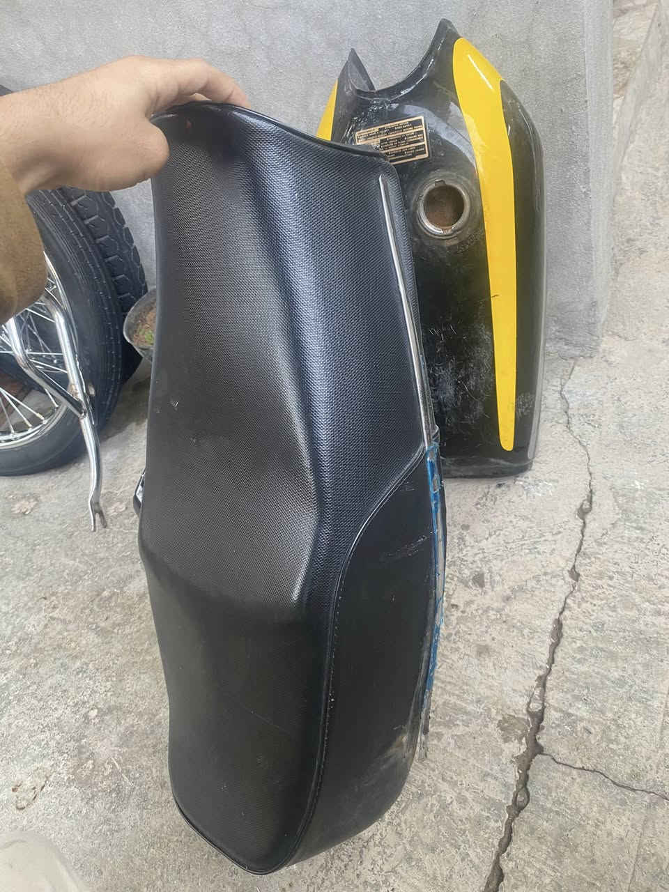 تانكي وكشن نضيفات. مابي.  كل عيب وسيبايا خلفيه  وكشن رياضي  كل عيب.  مابيها. سعر35الف
مكاني حي العسكري. شراي. خابر ***********
