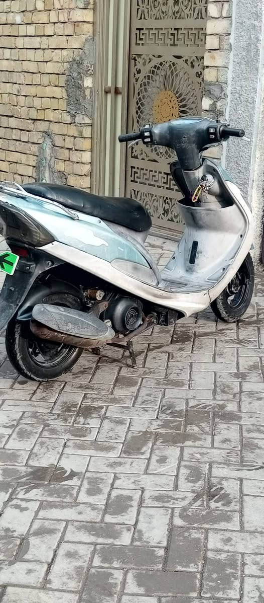 سلام عليكم دراجه ماكس منغولي للبيع مكلف بل نشر دراجه خير من الله شوكت ماتريد أنكر سلف وطلع كهرباياته شغاله عالي ناصي بيه الناصي لونه شمسي ولعالي ثلجي دراجه به خيط تبخير بس بل مشي ماطلع اي دخانه بس من اتعلكه عله الستان وضل أدوس بيه حيل اطلع شي قليل كلشش مكاني بغداد مدينة الصدر ام الكبر ولغزلان 0 773 909 3435
