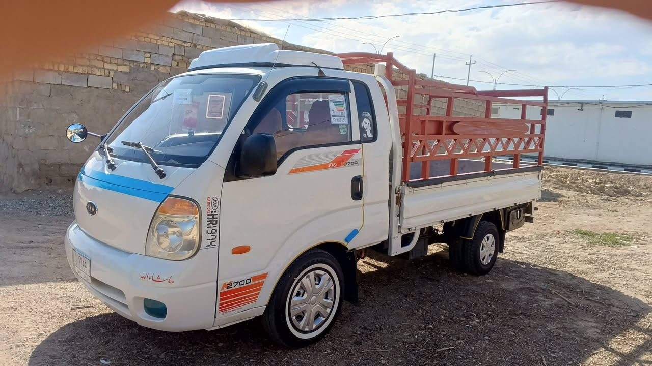 السلام عليكم كيه للبيع 2011 سنويه جديده لل27 حداديه وكير واكسن وشاصي مكفولات تخم تاير جديد سياره جاهزه من كلشي كل نقص مابيها مكان السياره سماوه شراي يتصل وبي خير ويدلل  الاستفسار ***********
