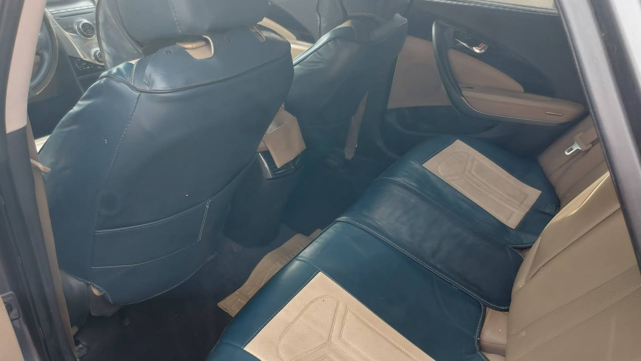 السلام عليكم ازيرة موديل ١٣ فول مكفولة كفالة عامة مكينة وكير مابيه صبغ ولا تبديل ولابارد مكينة ٣٠٠٠ مكان سيارة بغداد سعره ١٣٧ و رقة تلفون ***********
