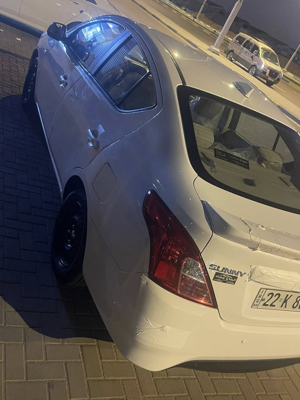 نيسان صني هندي بيها صبغ يم قبق عل كد شبر البانزين والباب كارت جديده كلش ماشيه 45  سبير منازل كاعيه ارضيه جلد  السعر 122 وبيها مجال  البصره حي المهندسين  رقم الهاتف ***********
