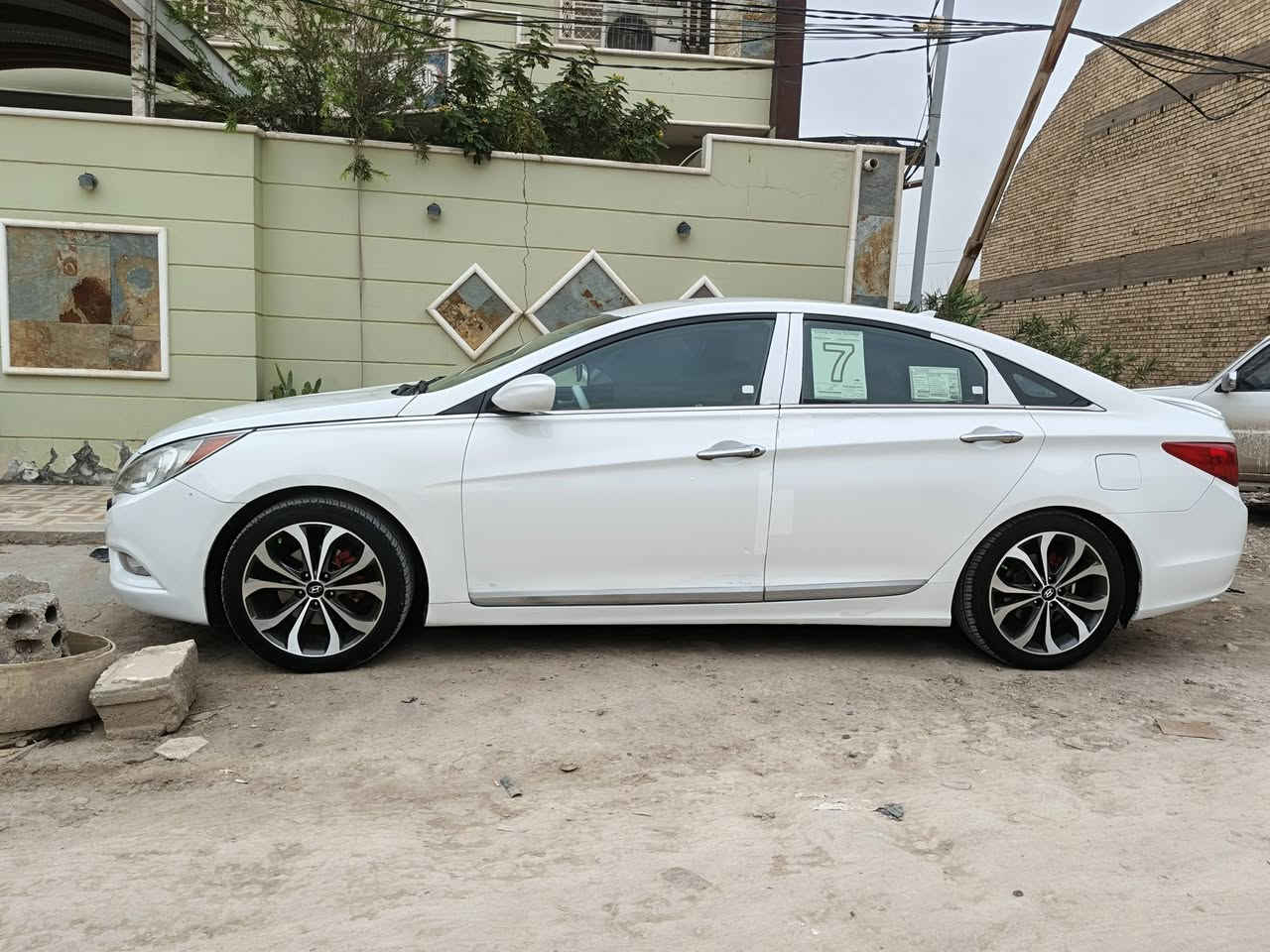 السلام عليكم سوناتا 2013 رقم كربلاء بسمي رقم جديد هزه جديده سنويه جديده كير مكينه خير من الله حداديه اماميه خلفيه جديده كامله سياره للخير مابيهه اي نقص ماشيه128 سياره حادثهه جاملغ وبنيد وبيهه صبغات قليله بدون دواخل اني ابيع احزام بس هيه مو احزام مكاني بابل ورديه خارج قرب مستشفى الكفيل سعر خاص او تتصل ***********
