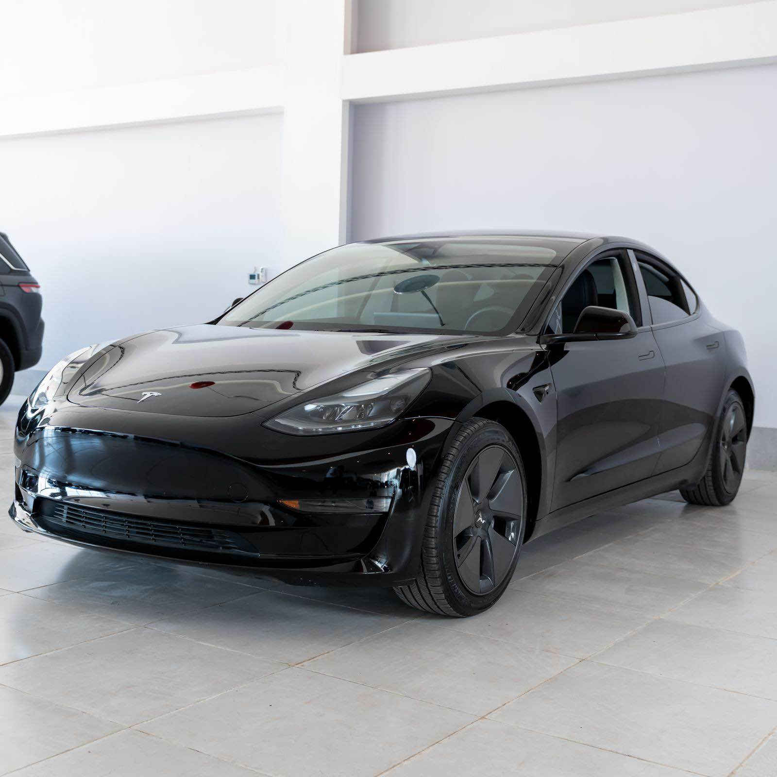 سڵاوتان لێبێت tesla model 3 مۆدێل ٢٠٢٣ سەیارەکە ٩،٠٠٠ مایڵ ڕۆشتووە زۆر جوان و تازەیە یەک پەڵە بچوک ساردی هەیە ە ڕەقەم کاتییە هەموو گیانی بەشەرت
نرخی ١٩٠ وەرەقە
ژمارەی تەلەفون :***********
WhatsApp&Viber✅ السليمانية, العراق

