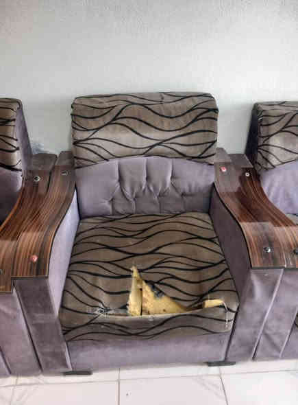 تخم ١٠ مقاعد ب 75 وبي مجال عوزه تصليح قليل
ماسنجر متوفر 
واتساب ***********
