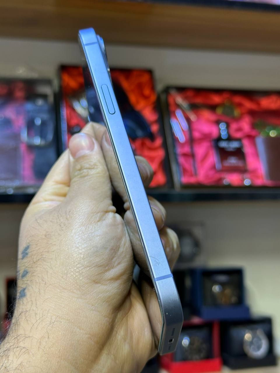 ايفون  14 plas الحجم الكبير
14 بلاص ذاكره 128 بطاريه 85‎% نموذج M🩵
وتر بروف مامفتوح بلادي مع ضمان الفحص 💐
ملحقات كامل ( كارتون + كيبل شحن ) + هدايا 🎁 

كربلاء / فلكة كنطرة السلام / شارع فريحه / مقابل مجموعه الوارث لمواد البناء ( ركن شارع البرج ) اتصال + واتساب *********** متواجدين كل ايام الاسبوع من الساعه 10 صباحاً و ال 10 مسائاً
