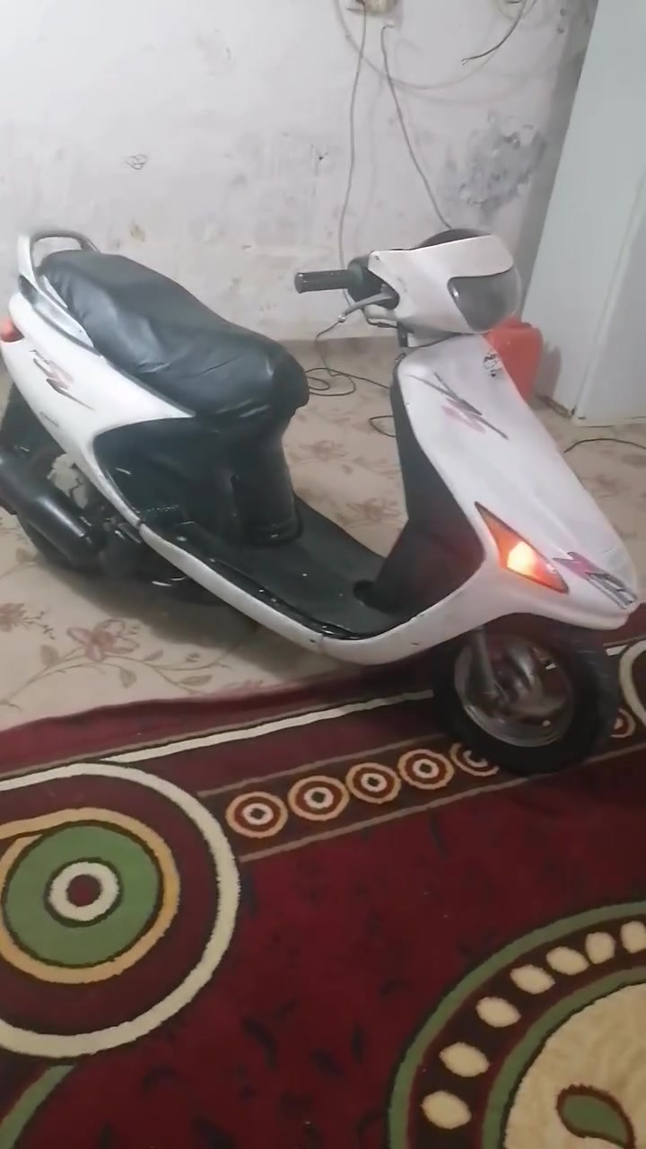 دراجه فراشه ياباني شرط الشغل سرعتها ١٤٠ حلوه ونضيفه وشرط الشغل وبيها سرعه تخبل وكهربائياتها شغالات دراجه مال جني الله شاهد وكل عطل مابيها وناعمه وسريعه سعرها ٣٥٠ بصره الجنينه رقمي *********** واتساب او عل خط

