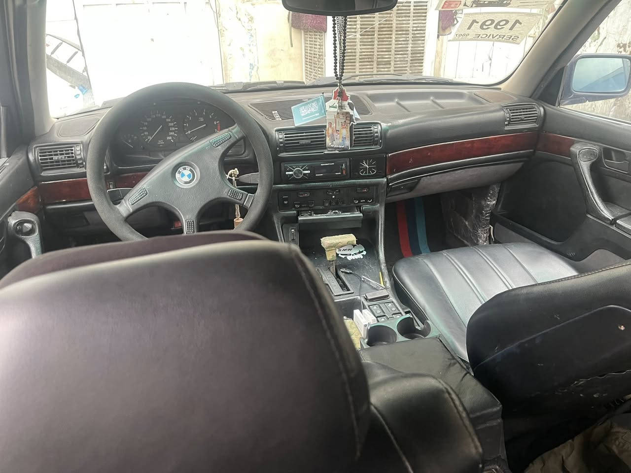 بي ام ٧٣٠ بلاد موديل ٩١
محركها ٣٥ فل 
سنويه لل ٢٩ مشروع وطني شرط التحويل
بدون ضربه صبغ عام جماليه 
تبريد ثلج 
تدفئه شغال 
كشن جلد 
سقف سلايت 
فول مواصفات 
محركها خير من الله لا صرف لا بخار 
سياره حلوه و كاعده 
وياله جديد تايرات جديد باتري جديد
سعر 55 
السياره بكركوك


**إذا كنت صاحب هذا الإعلان وتريد حذفه لأي سبب، رجاءا أرسل رسالة إلى الدعم الفني**