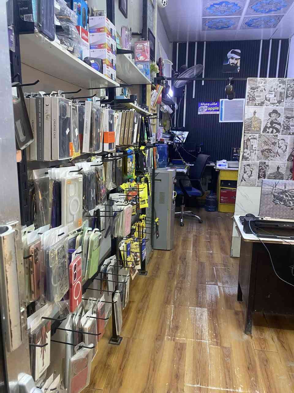 فرصة استثماريه في بابل 🔥🔥🔥
محل للبيع في الحله  منطقة الكراد (باب الحسين بعد عن المسطر 500 متر )
محل موبايلات جاهز وكمل من كل النواحي 
تبريد جديد 
ديكور جديد 
كلشي بي جديد ومتعوب بي كما موضح بالصور 
الله شاهد عتبت المحل كل خير وبركه 

سبب البيع اني عسكري والعمال كليوميه واحد مبطل خبلوني فقررت ابيعه المحل خير من الله بي شغل ومثل ميكول المثل ( عينك على مالك دوه )
السعر هوه والغراض اسلمه مفتاح 3 ملايين 
غير قابله للتفاوض 
بالنسبه لايجاره 175 الف 
للاستفسار اتصل ***********
