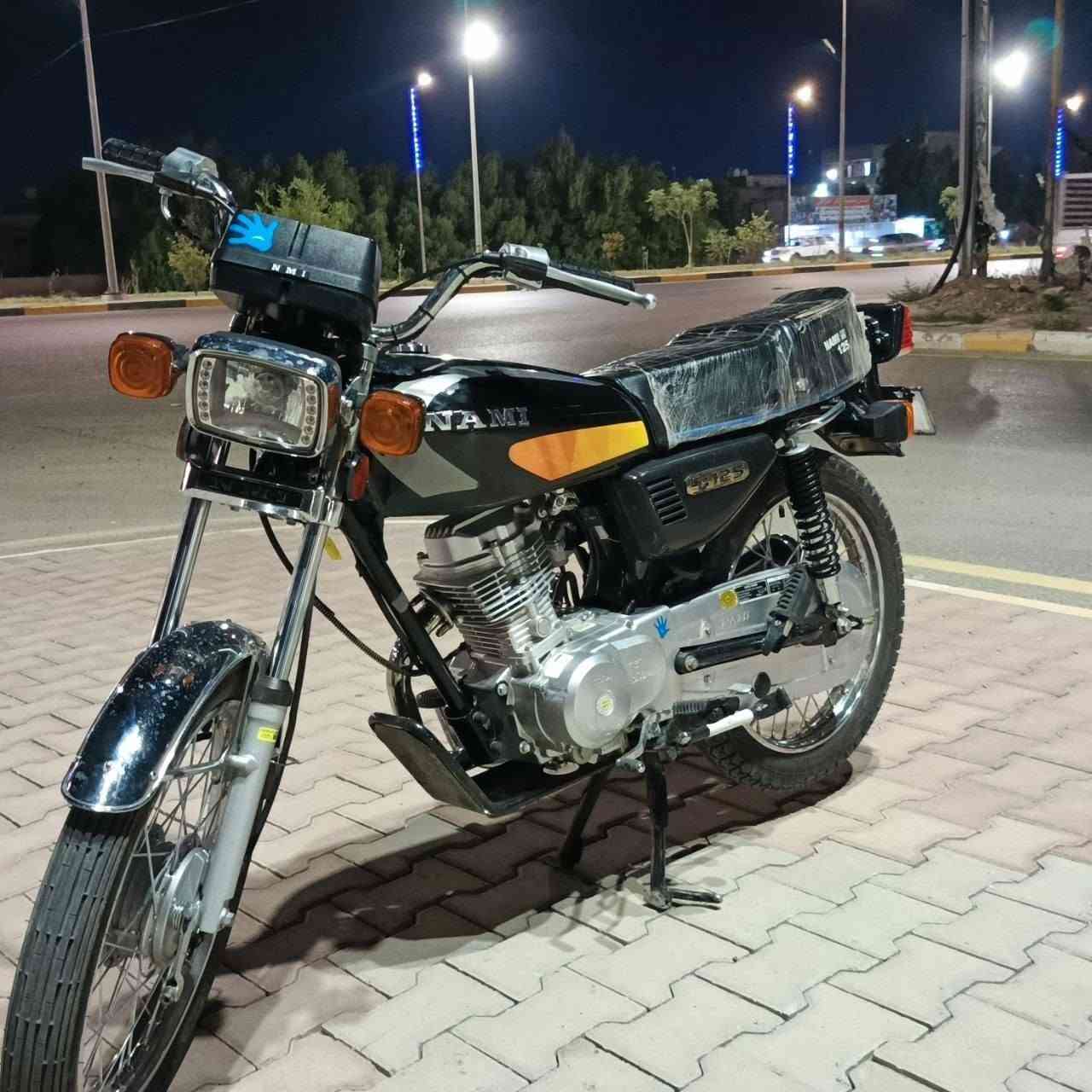 السلام عليكم دراجة اربعه كير اصولي شاصي ١٨ مكينه شلامجه صارله شهر معمره التوصل والاستفسار *********** وبي واتساب السعر 975وبيه مجال بسيط❤❤
