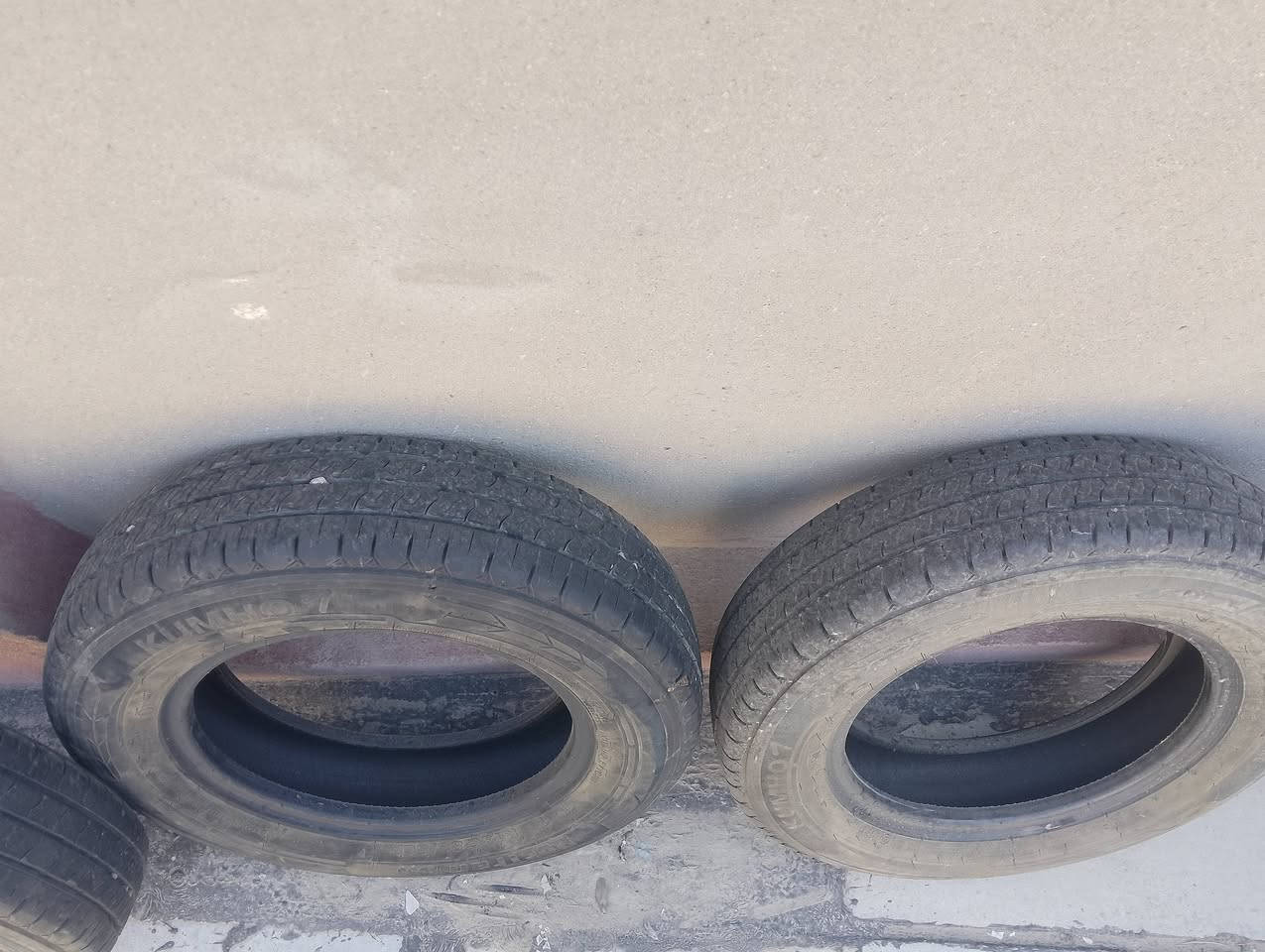 السلام عليكم اطارات نوع كومهو قياس ١٣ ... السعر ١٠٠ 
بغداد حي القاهرة قرب جامع النداء 
***********
