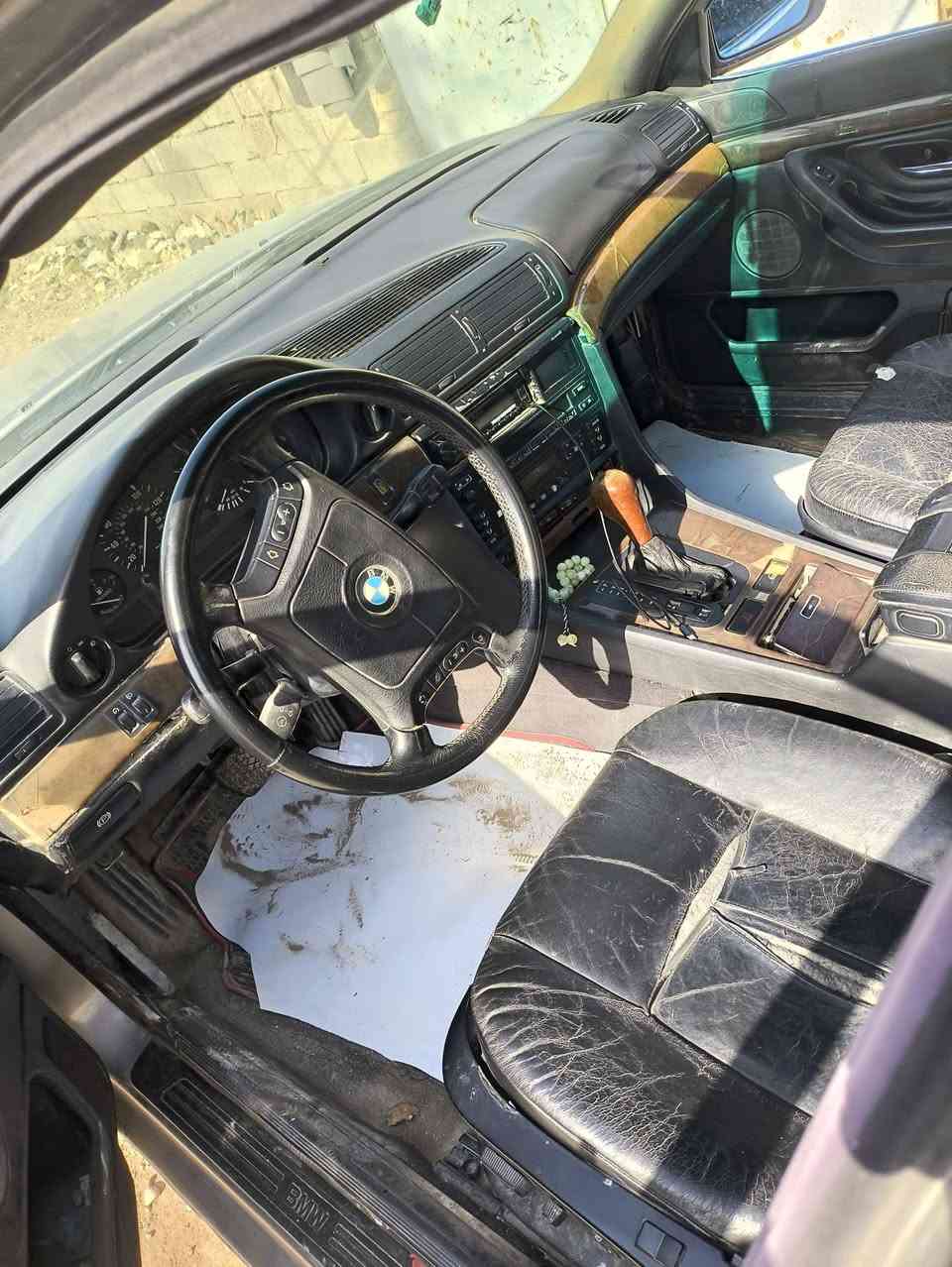 سلام عليكم
بي ام خفاش للبيع اصل 740 مكينه حاويه صار شهر من شديتها كير تمساح حداديه نص عمر ابيع بدون دعاميه خلفيه غرفته زينه مقبوله سعر خاص 
رقم ***********
