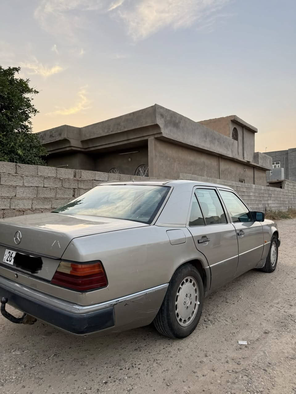 مرسيدس دب E200 موديل 1992
كشر بلادي صبغ قليل 
رقم صلاح الدين إنكليزي لل 2030
تحويل مباشر 
محور مكينه وكير ياباني  VVT 3000  لاصرف ولاتنقيص ولابخار جدد حاوية 
غرفتها نظيفة
منظومة بانزين مسويلها إدامة 
سيرفس كامل للمكينة بلكات وبخاخات ودكشن بارد 
منظومة التبريد كاملة جان يشتغل ولف الكمبريسر  طك وراح الغاز 
كافة تفاصيلها مذكورة وتجي وتشوف بعينك للاستفسار الاتصال
 ***********
مكانه صلاح الدين الضلوعيه 
سعرها 57$ ورقه
