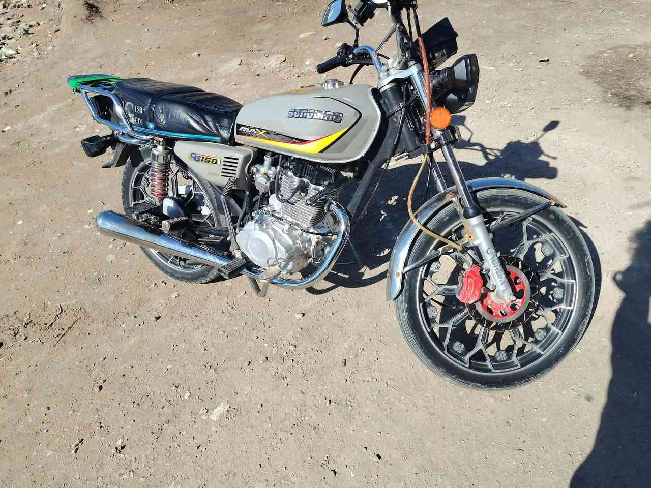 السلام عليكم  دراجه للبيع مديل 24 اوراق 5 

مكاني العزيزيه السعر 700 وبيه مجال 

***********
