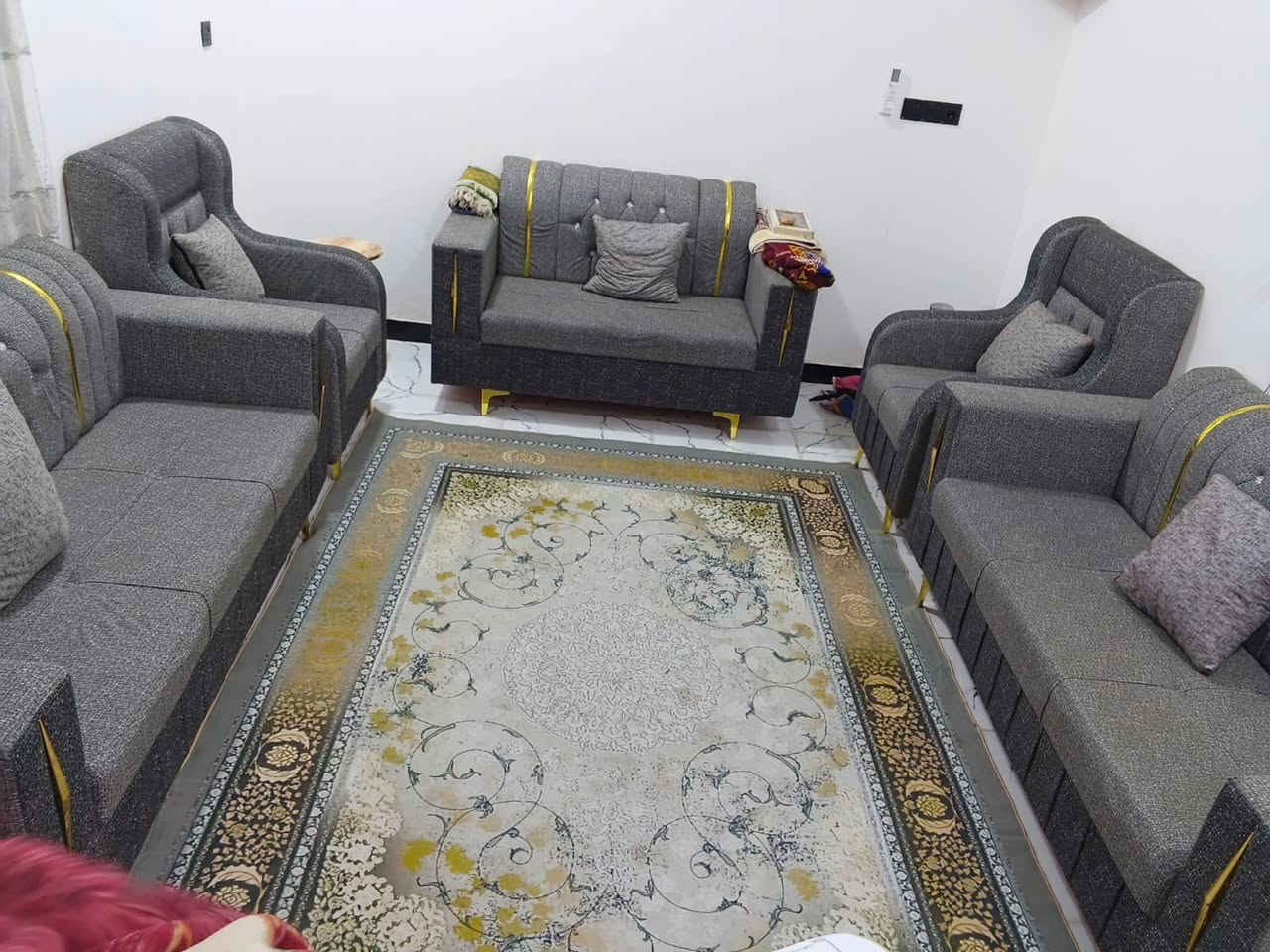 تخم 10 مقاعد نضافه 100 بلميه  استعمال قليل للبيع سعر ٥٠٠ وبيه مجال للتواصل او الاتصال ***********
