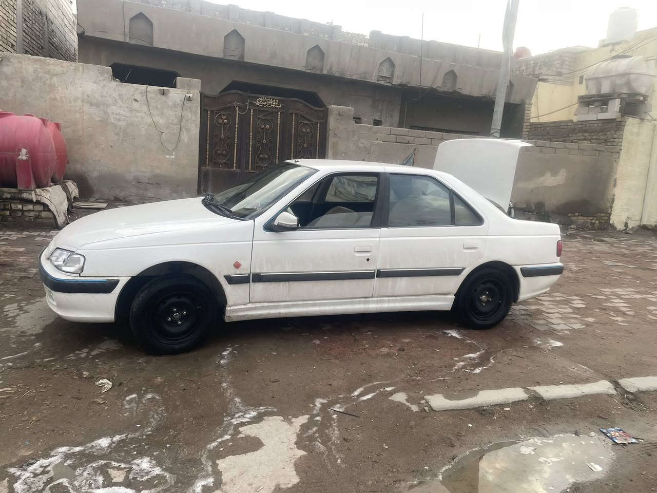 سلام عليكم بيجو بارس مديل 2011 رقم وسنويه انكليزي 
مصبوغه عام سيارة جاهزة كير ومحرك خير من الله تبريد ثلج السعر والاستفسار على التصال مكلف بلنشر مكان ميسان ابو رمانه ***********
