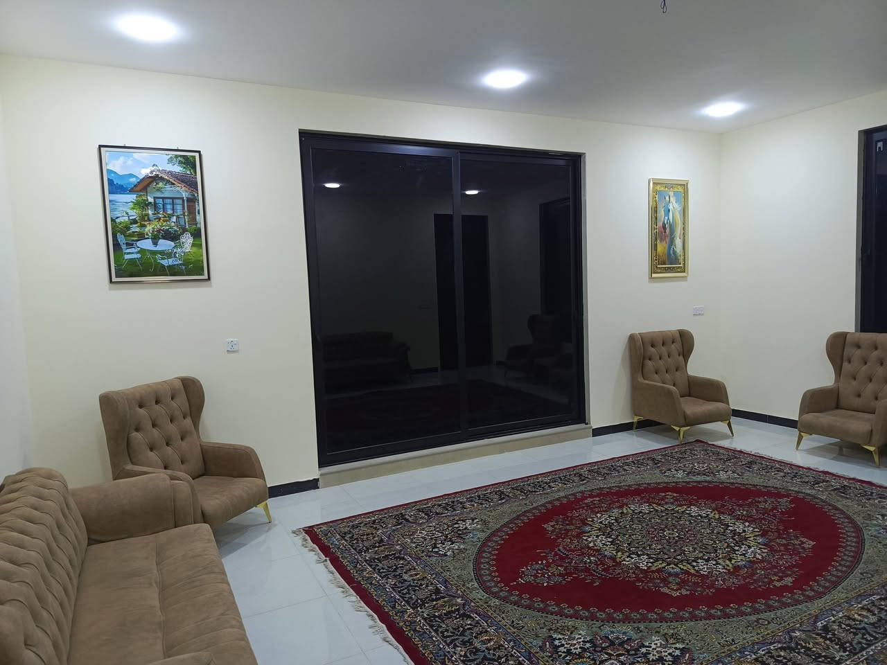 السلام عليكم
مزرعة ارض الآمال الدورة عرب جبور مجمع السفير يتوفر حجز يوم الخميس والجمعة استفسار ***********
