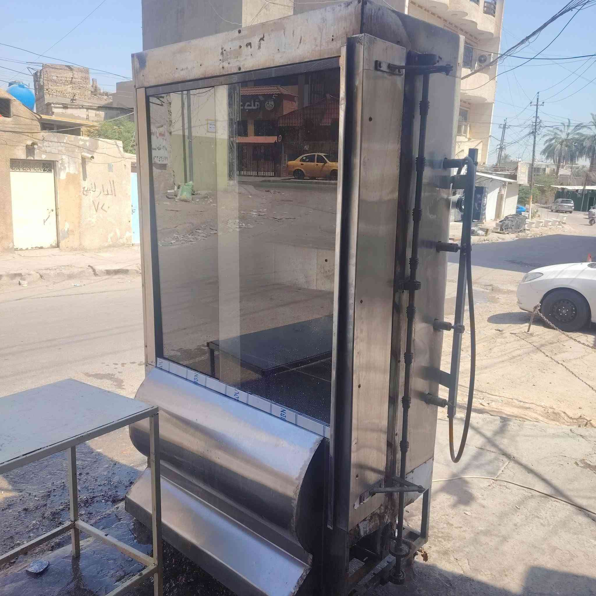 للبيع شوايه دجاج 8شياش نضيفه كوله كامله حته الماطور شغال السعر 450 وبيه مجال بسيط مكاني بل اعظميه نهايه شارع عمر ***********
