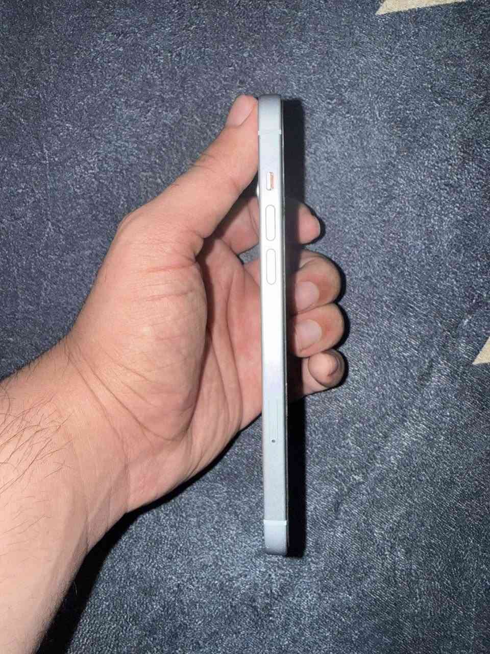 سلام عليكم 
ايفون 15 بلس للبيع ذاكرة 128 بطارية 85 
نضافة التليفون 100/100 
وابد ما طاب صيانه 
ويا كارتونه مالته وجهاز ماستر 
ب750 الف 
الموقع بغداد 
***********
